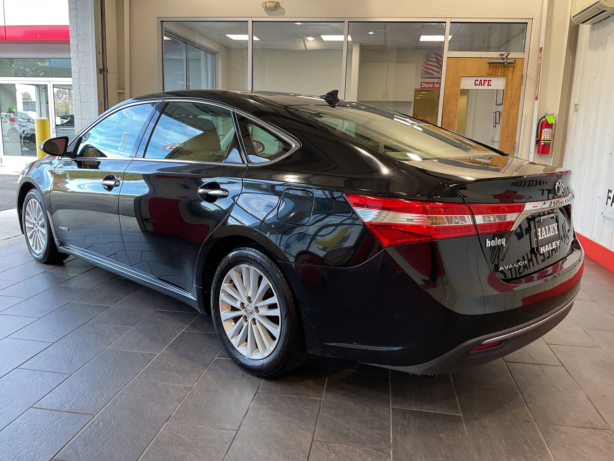 2014 Toyota Avalon Hybrid XLE Premium photo 4