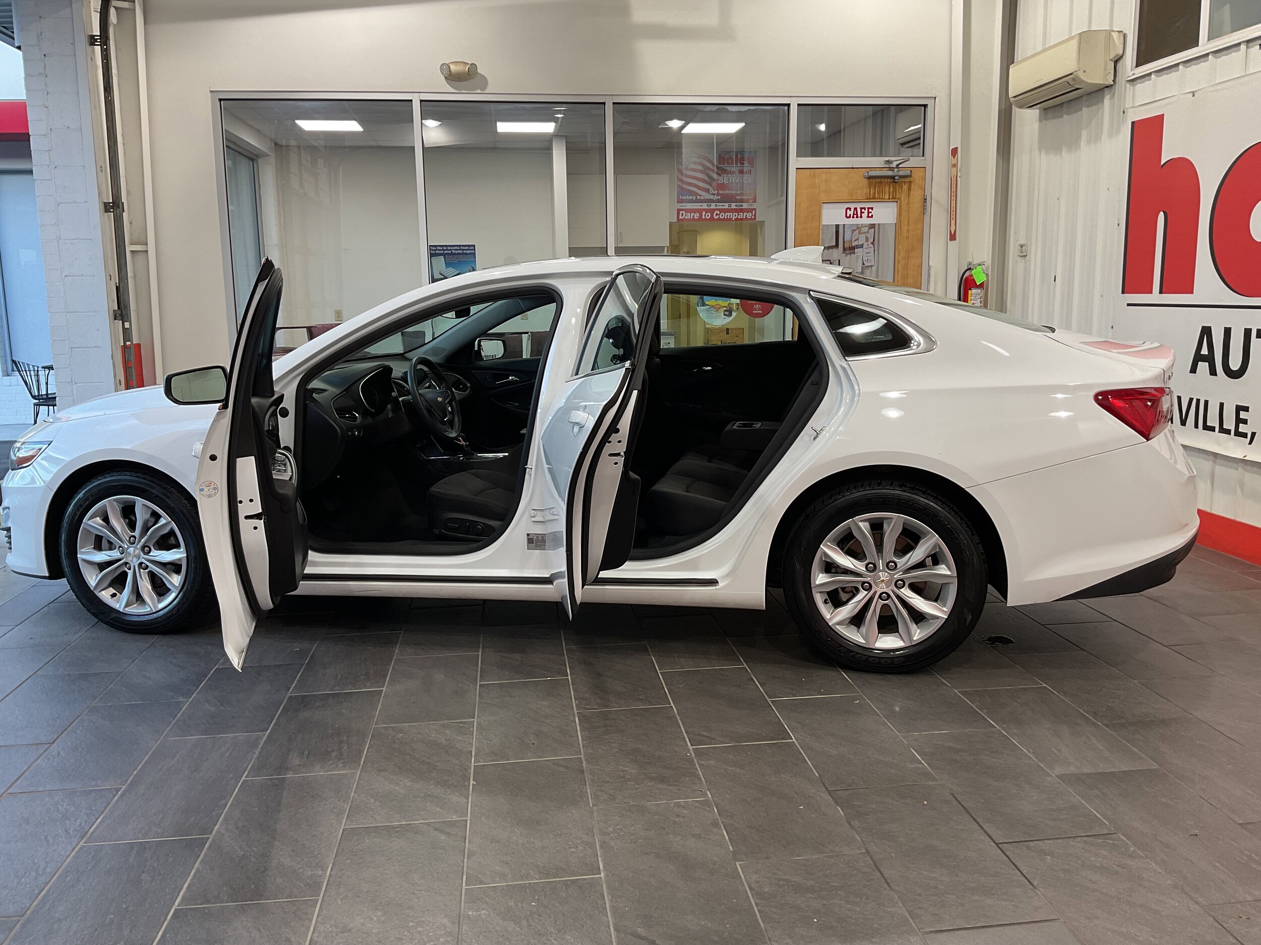 2024 Chevrolet Malibu 1LT photo 3