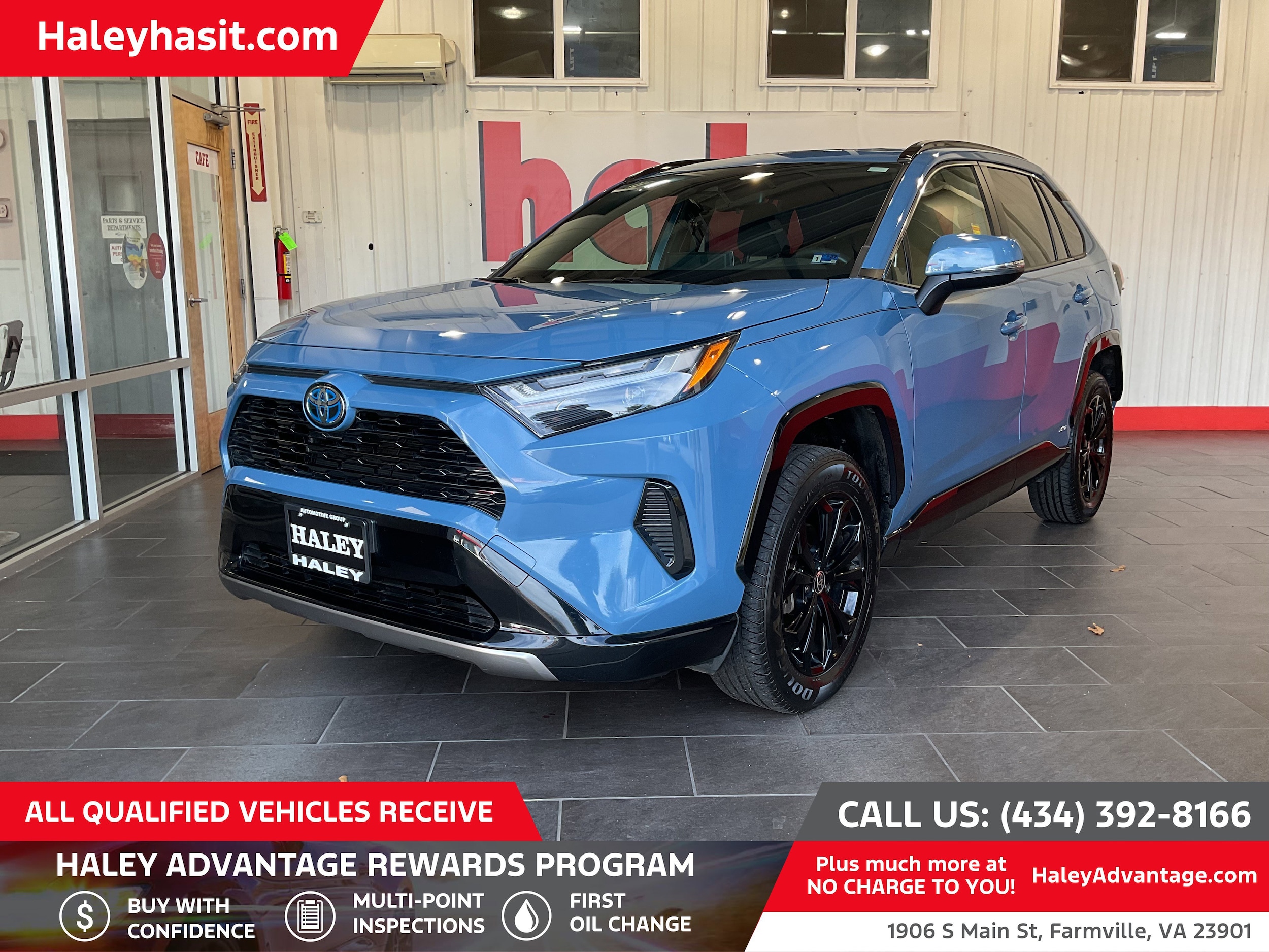 2022 Toyota RAV4 SE's photo
