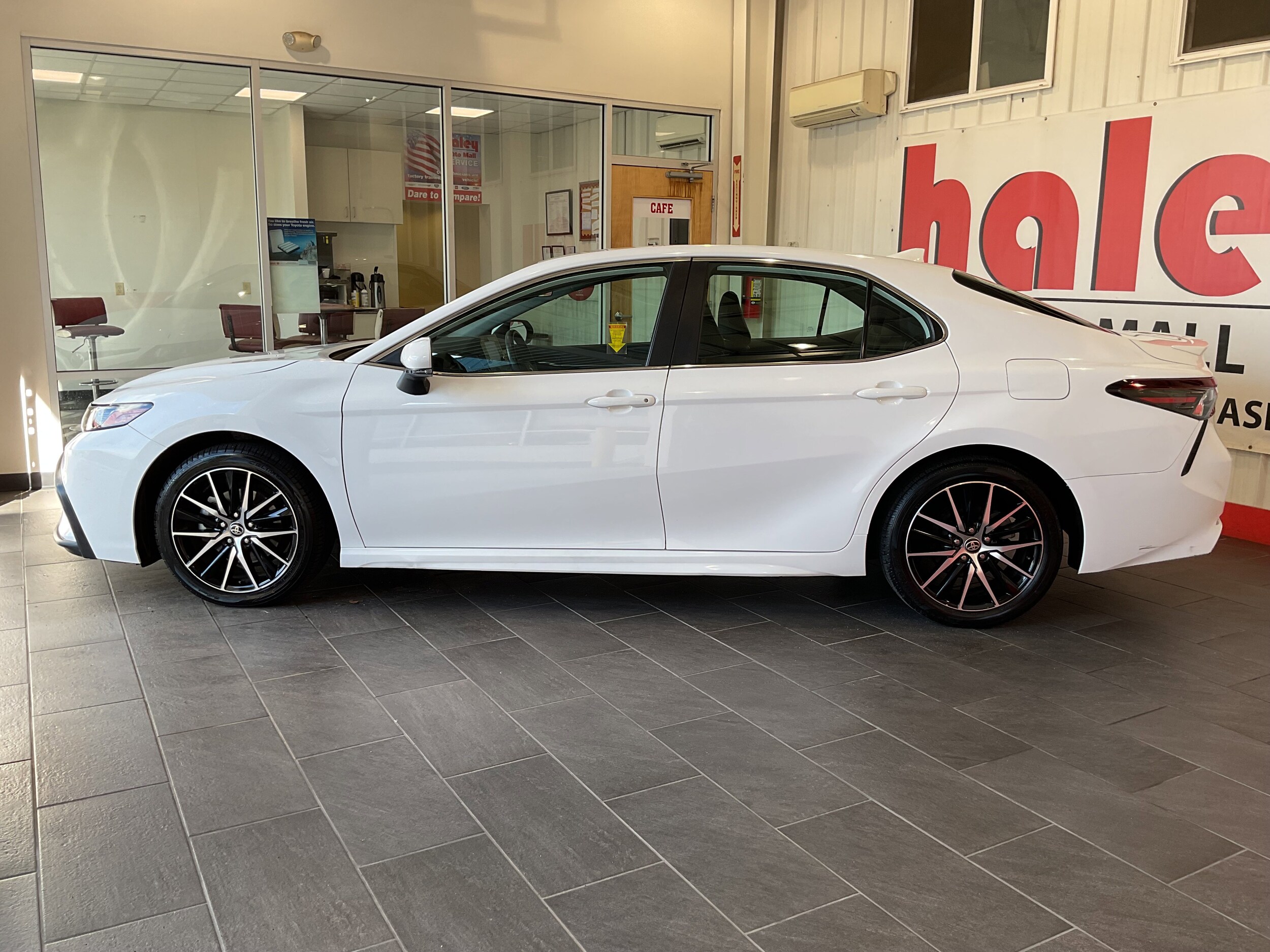 2024 Toyota Camry SE photo 2
