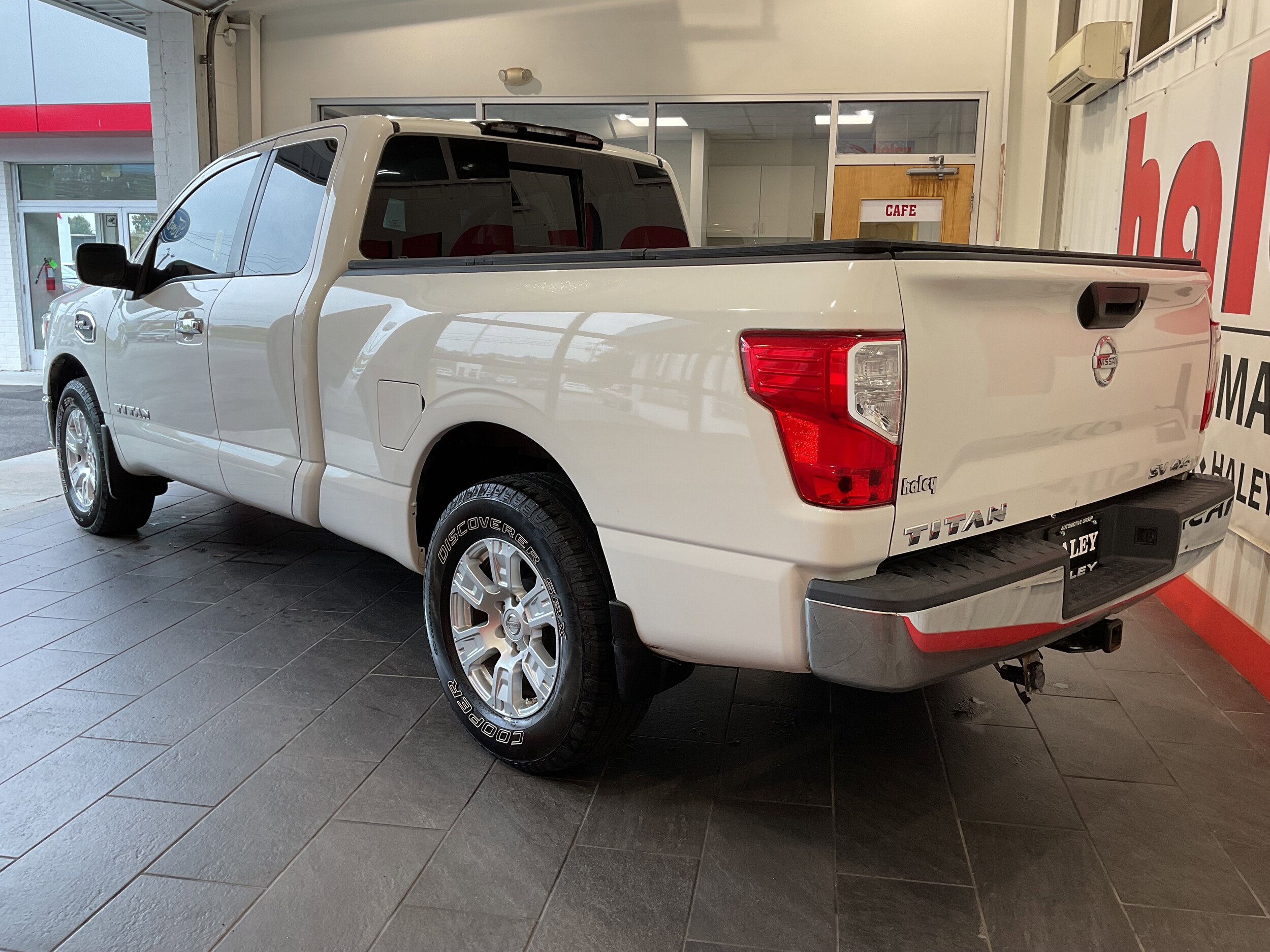 2017 Nissan Titan SV photo 4