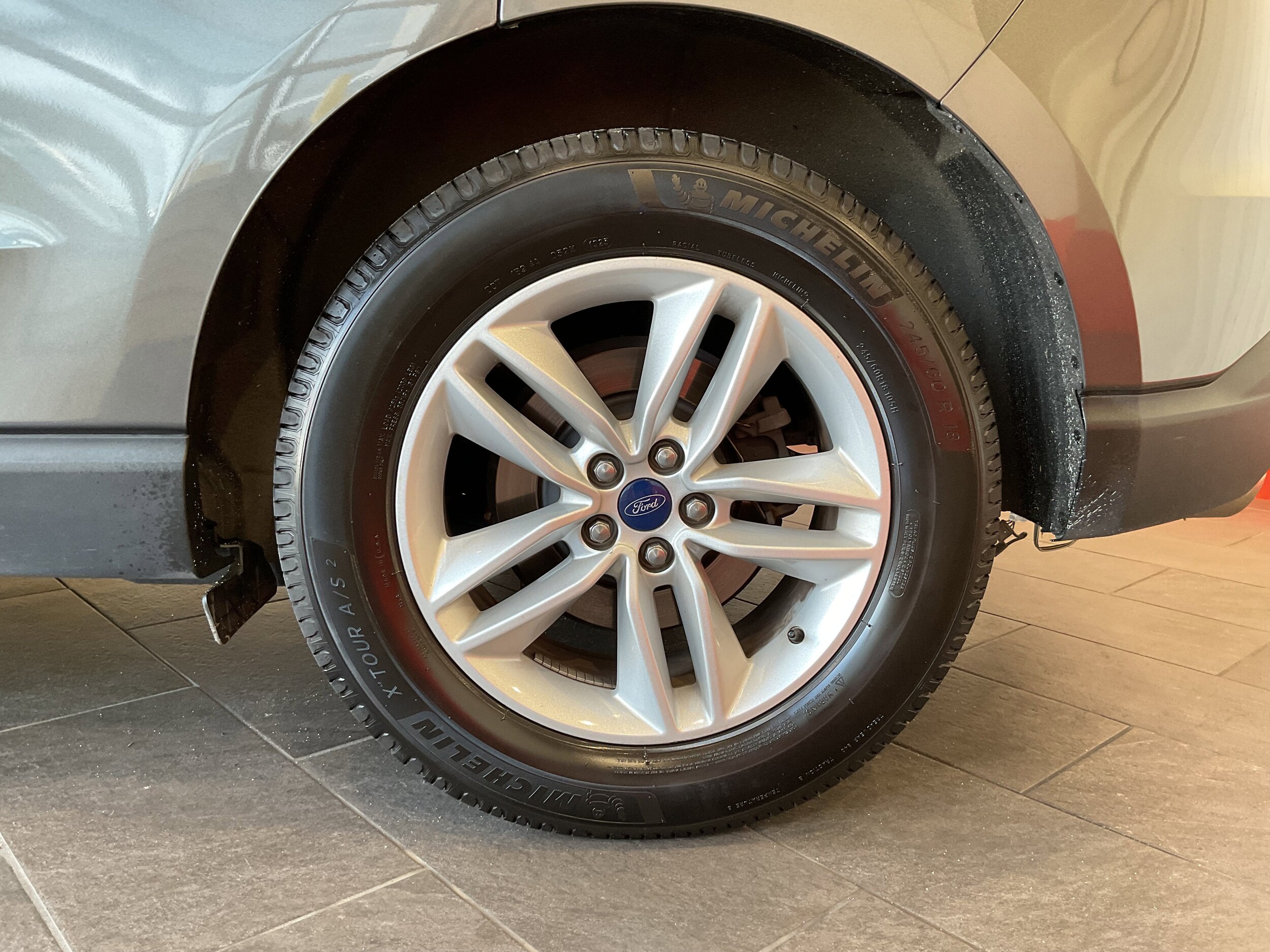 2017 Ford Edge SEL photo 3