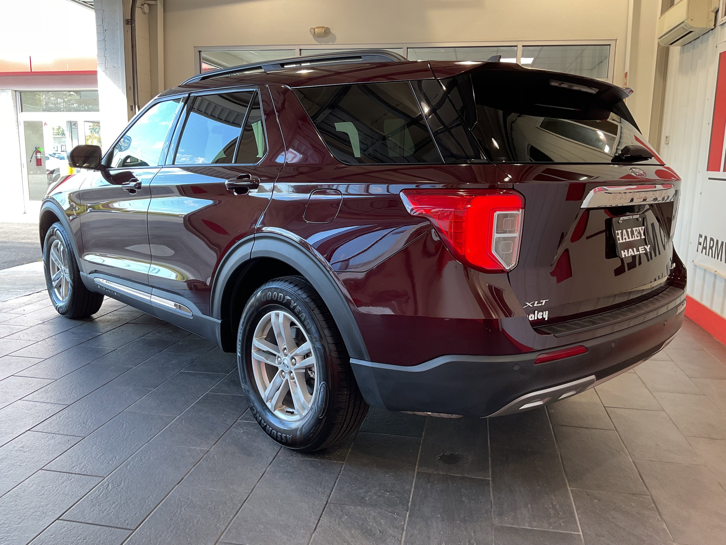 2022 Ford Explorer XLT photo 2