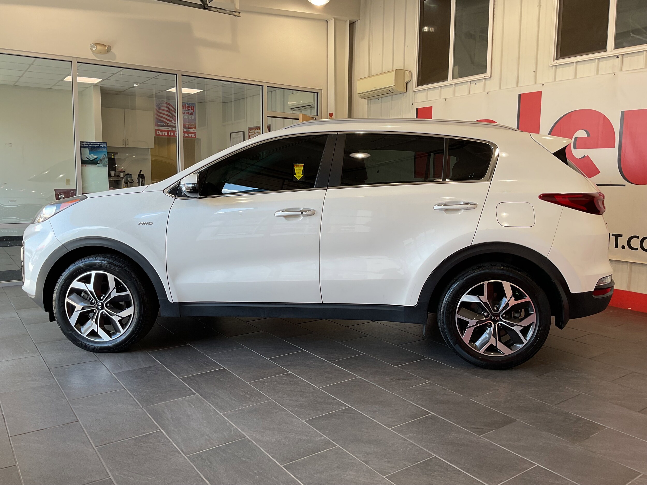2020 Kia Sportage EX photo 2