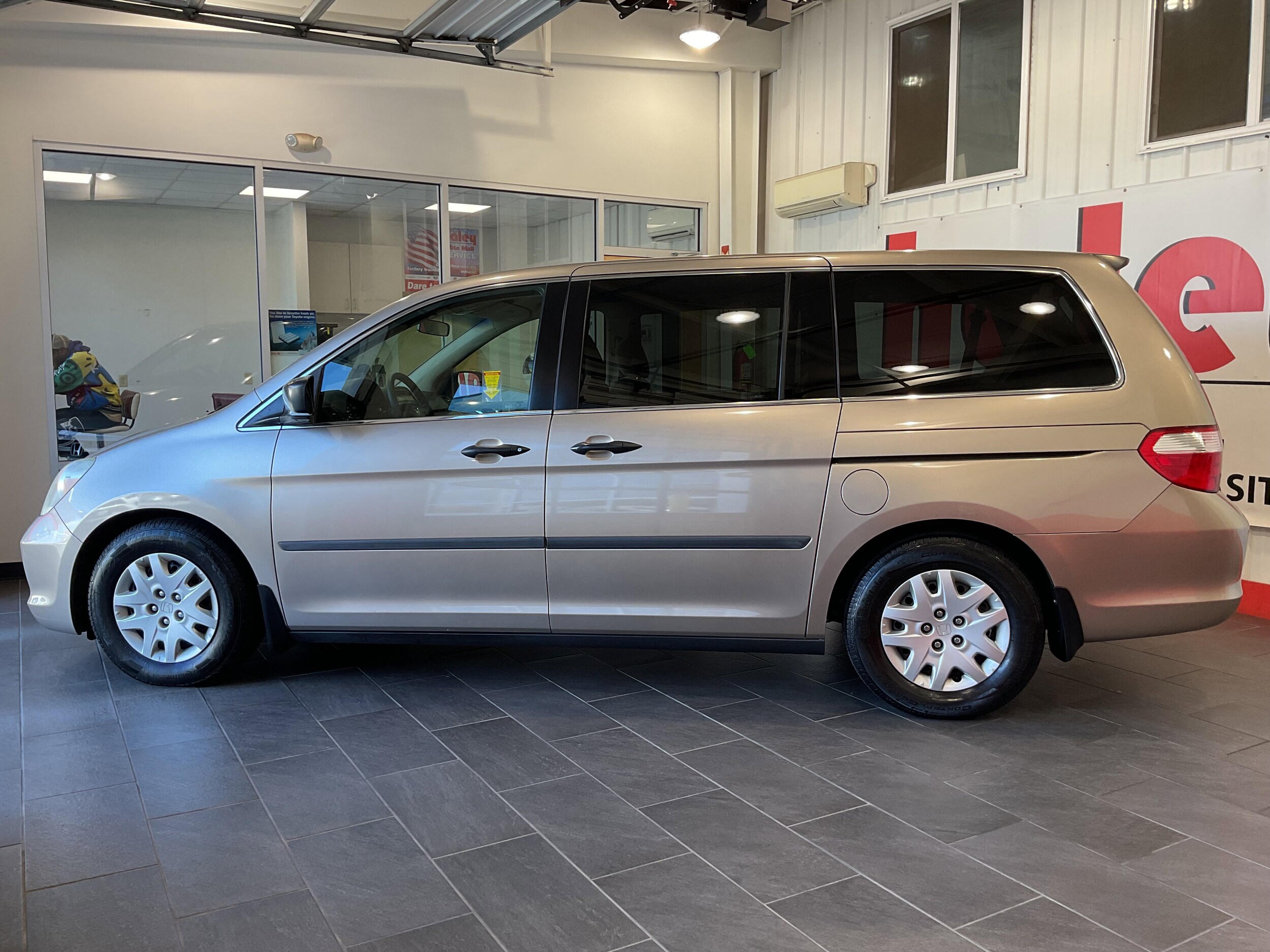 2006 Honda Odyssey LX photo 2