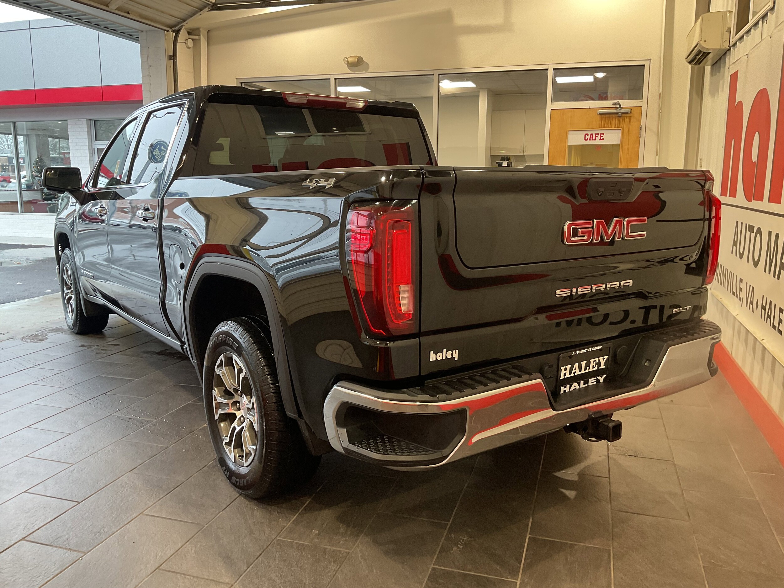 2024 Gmc Sierra 1500 SLT photo 3