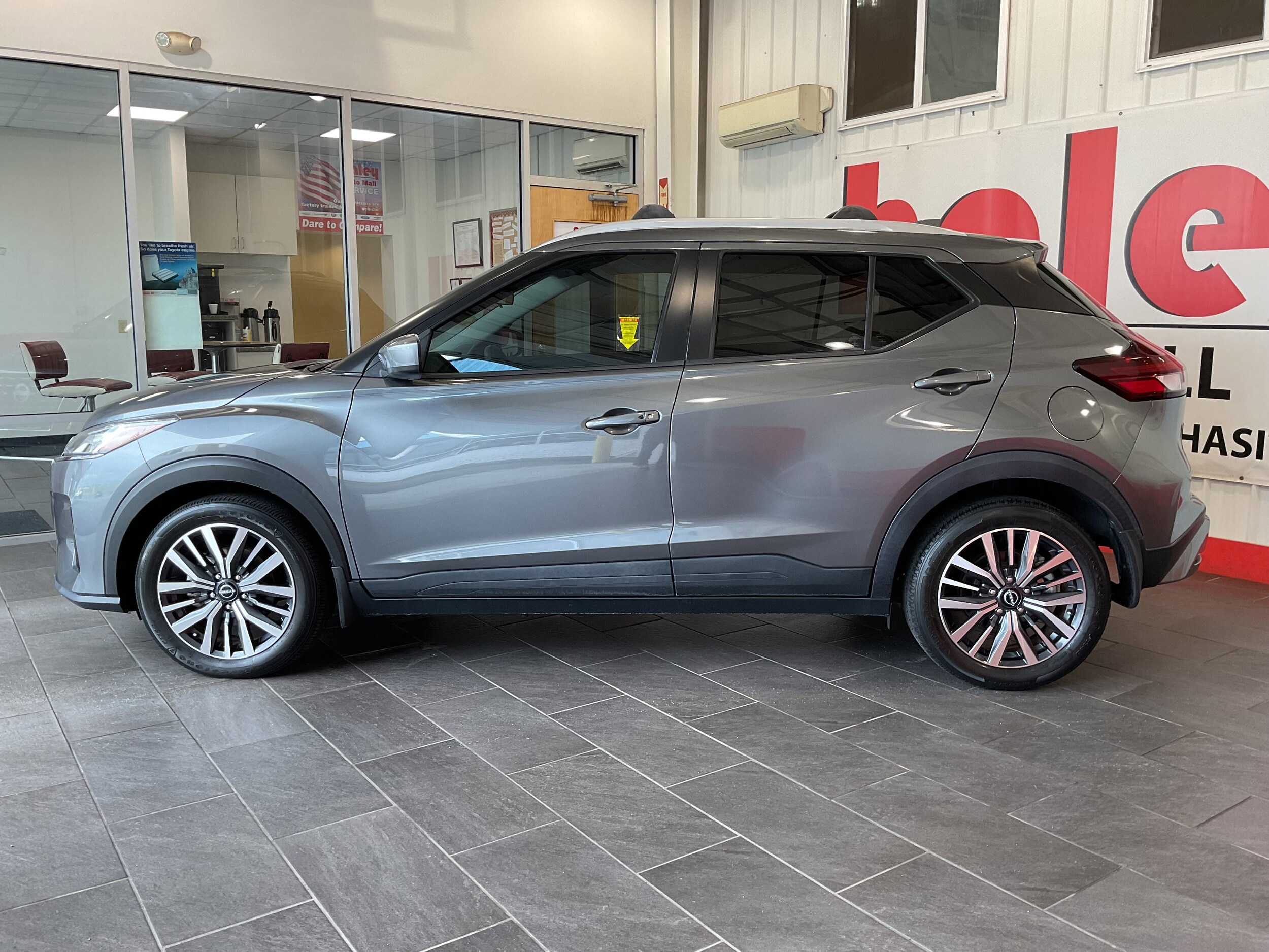 2023 Nissan Kicks SV photo 2