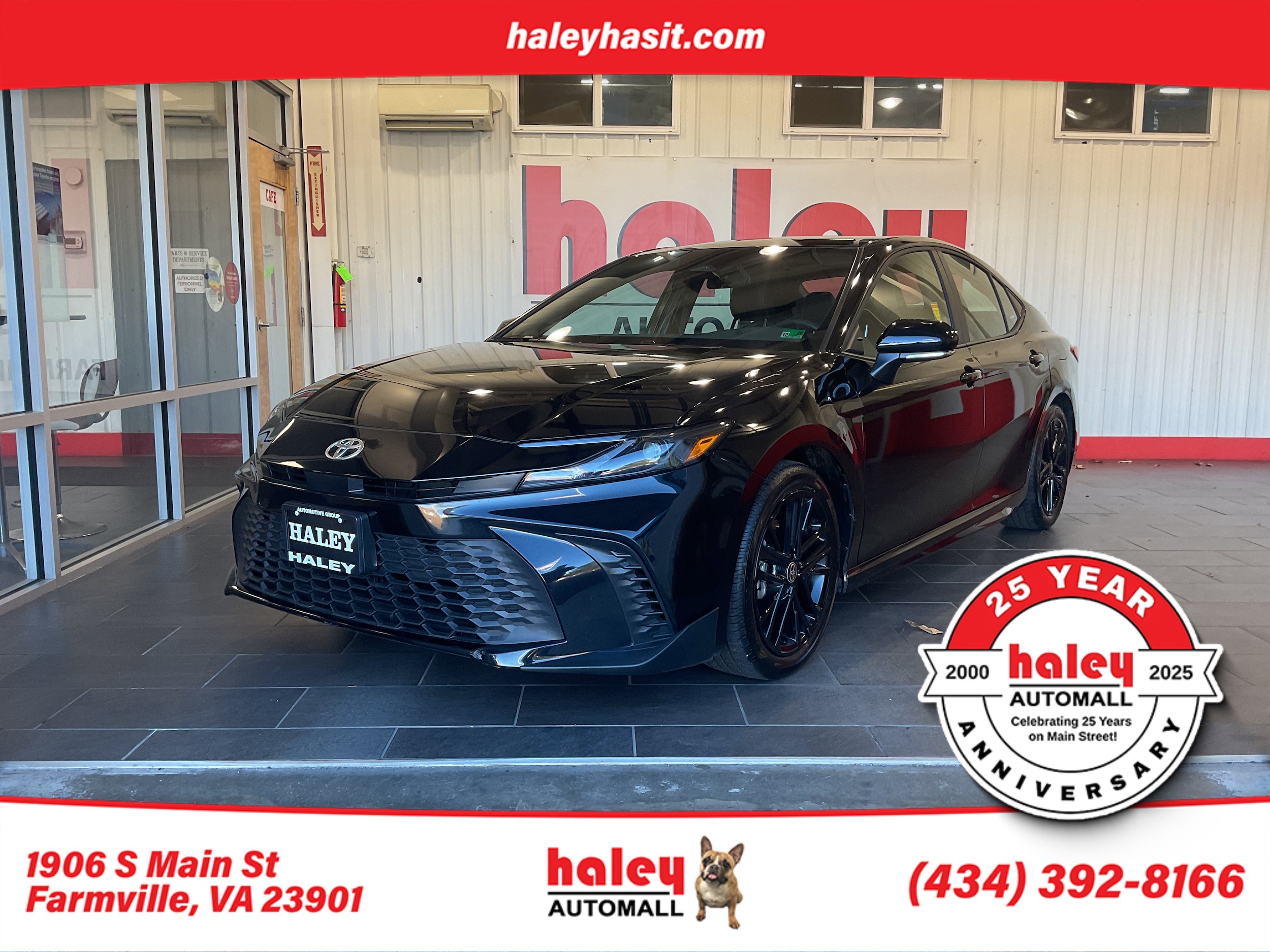 2025 Toyota Camry SE's photo