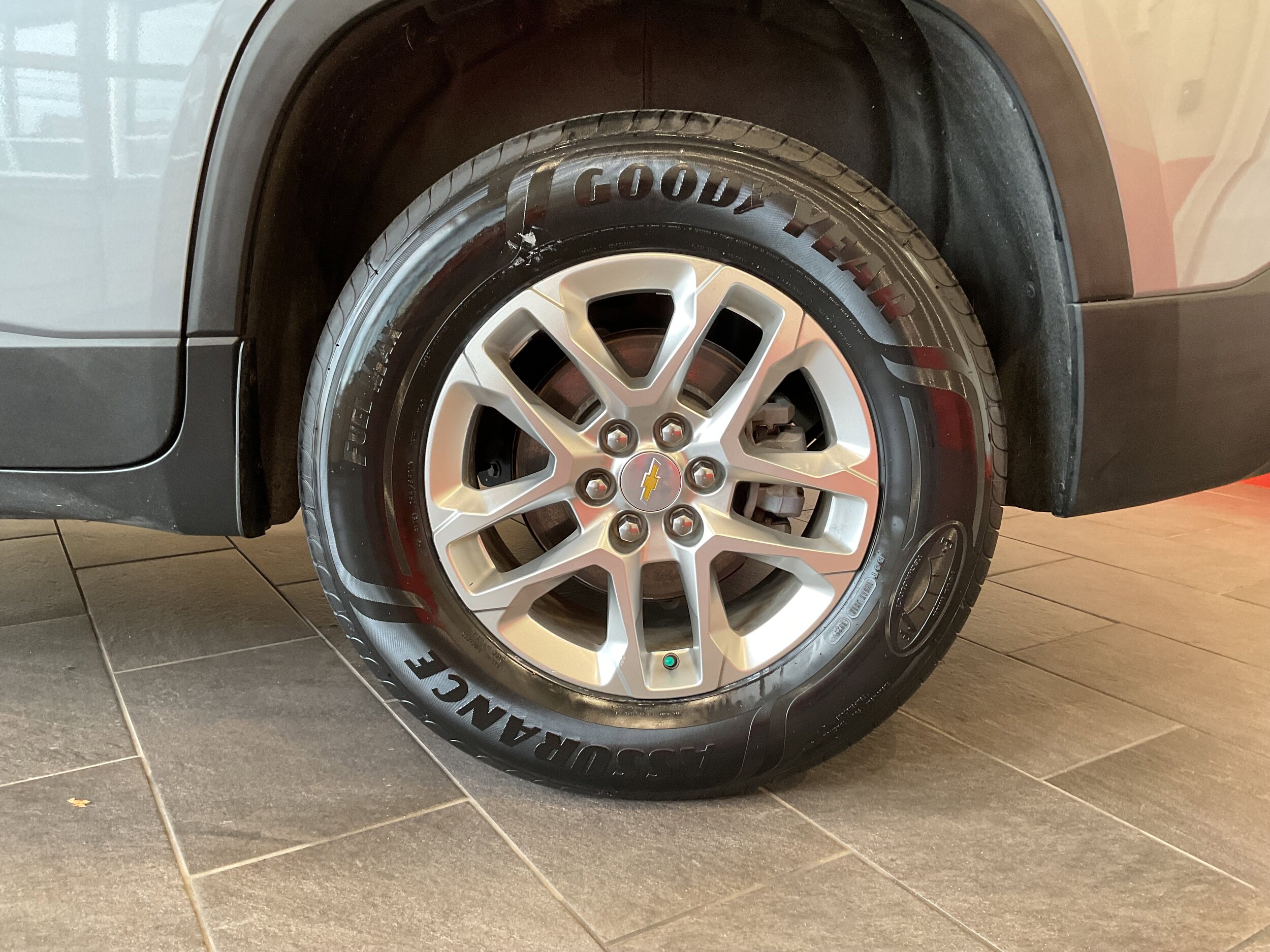 2021 Chevrolet Traverse LS photo 3