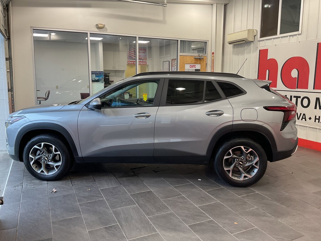 Used 2024 Chevrolet Trax LT SUV