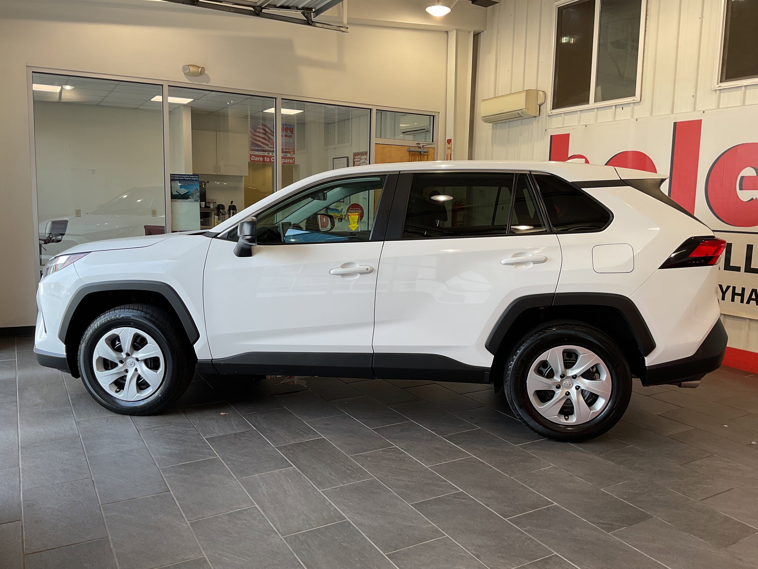 2024 Toyota RAV4 LE photo 2