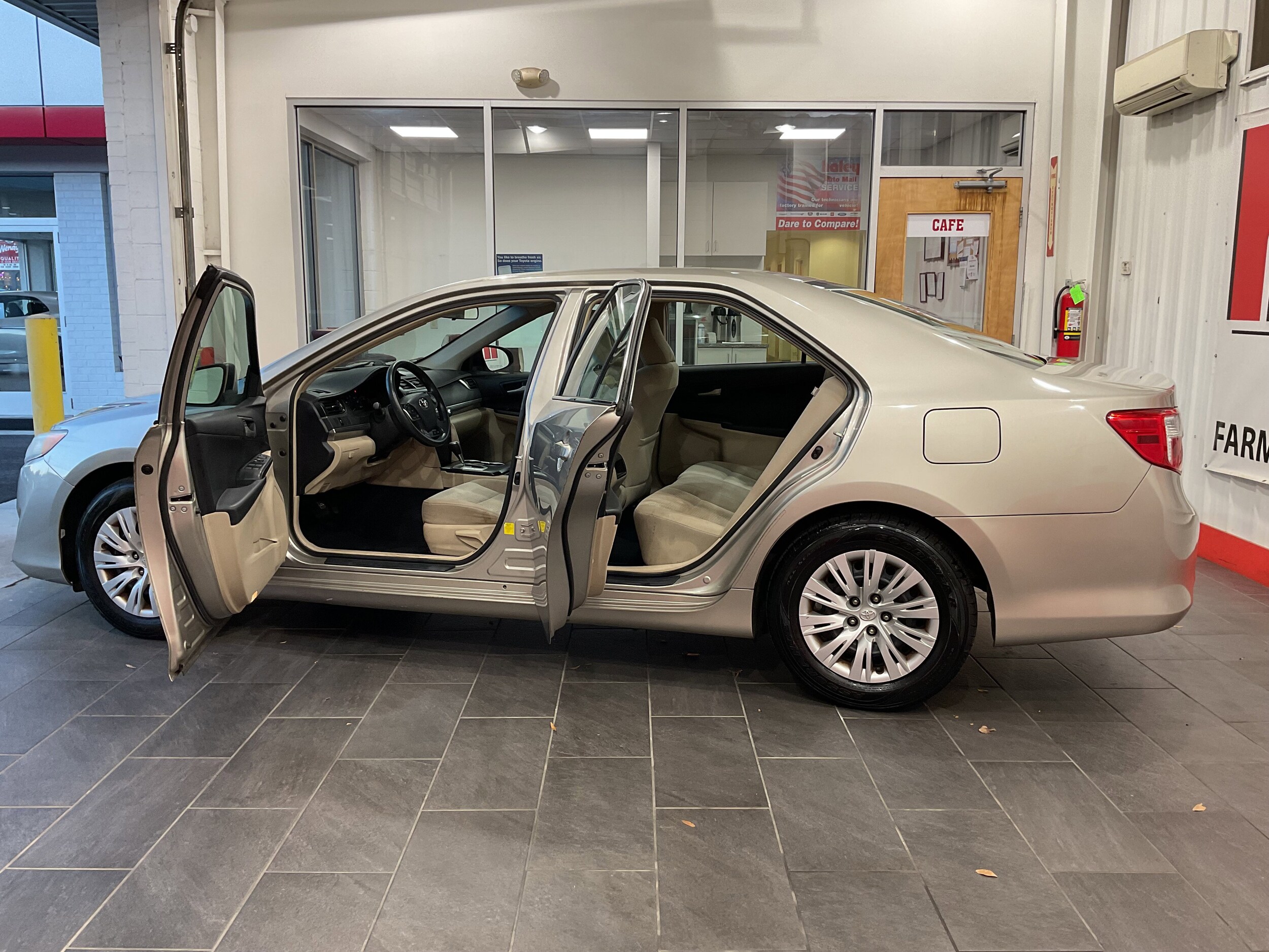 2013 Toyota Camry L photo 3