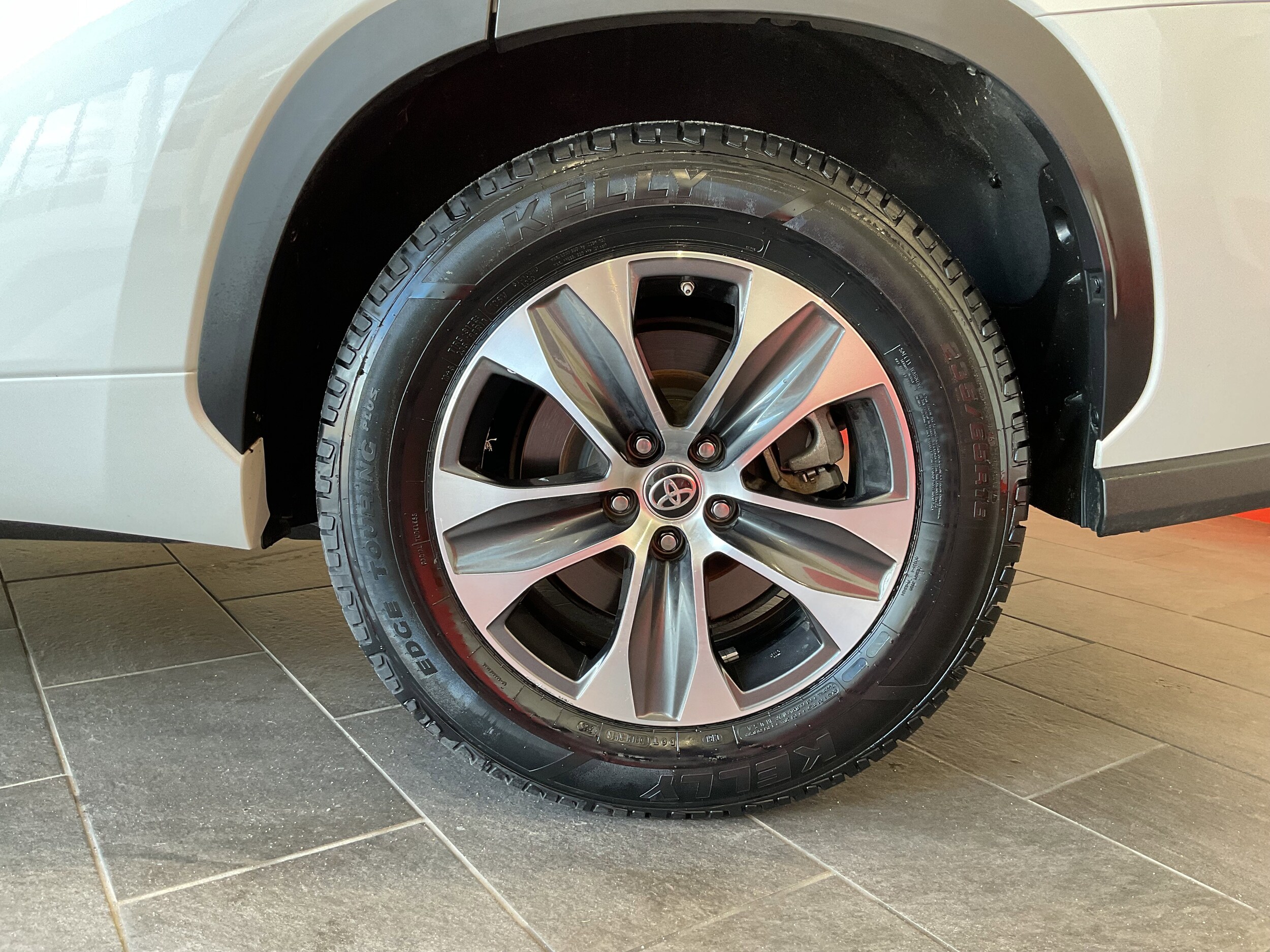 2023 Toyota Highlander XLE photo 3
