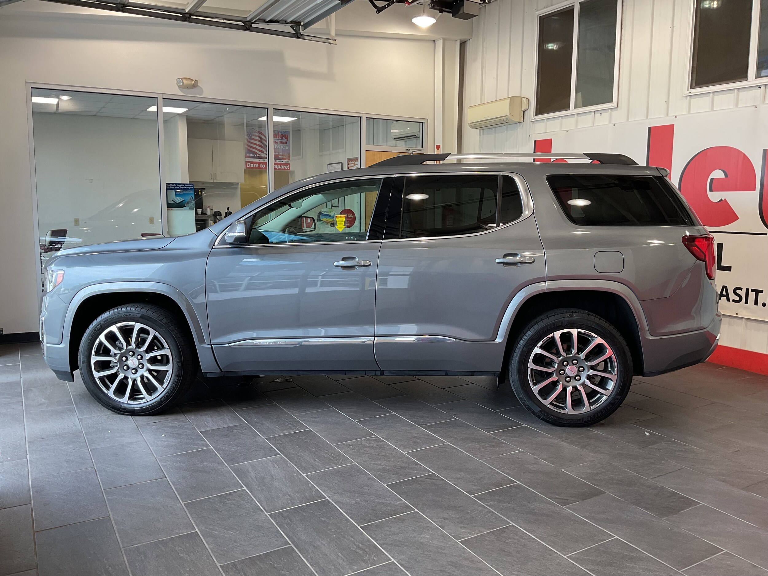 2021 Gmc Acadia Denali photo 2