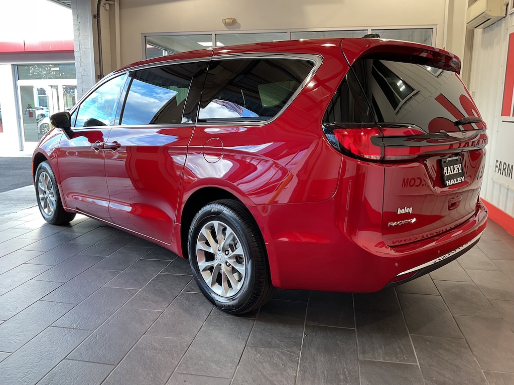 New 2026 Chrysler Pacifica SELECT AWD Passenger Van