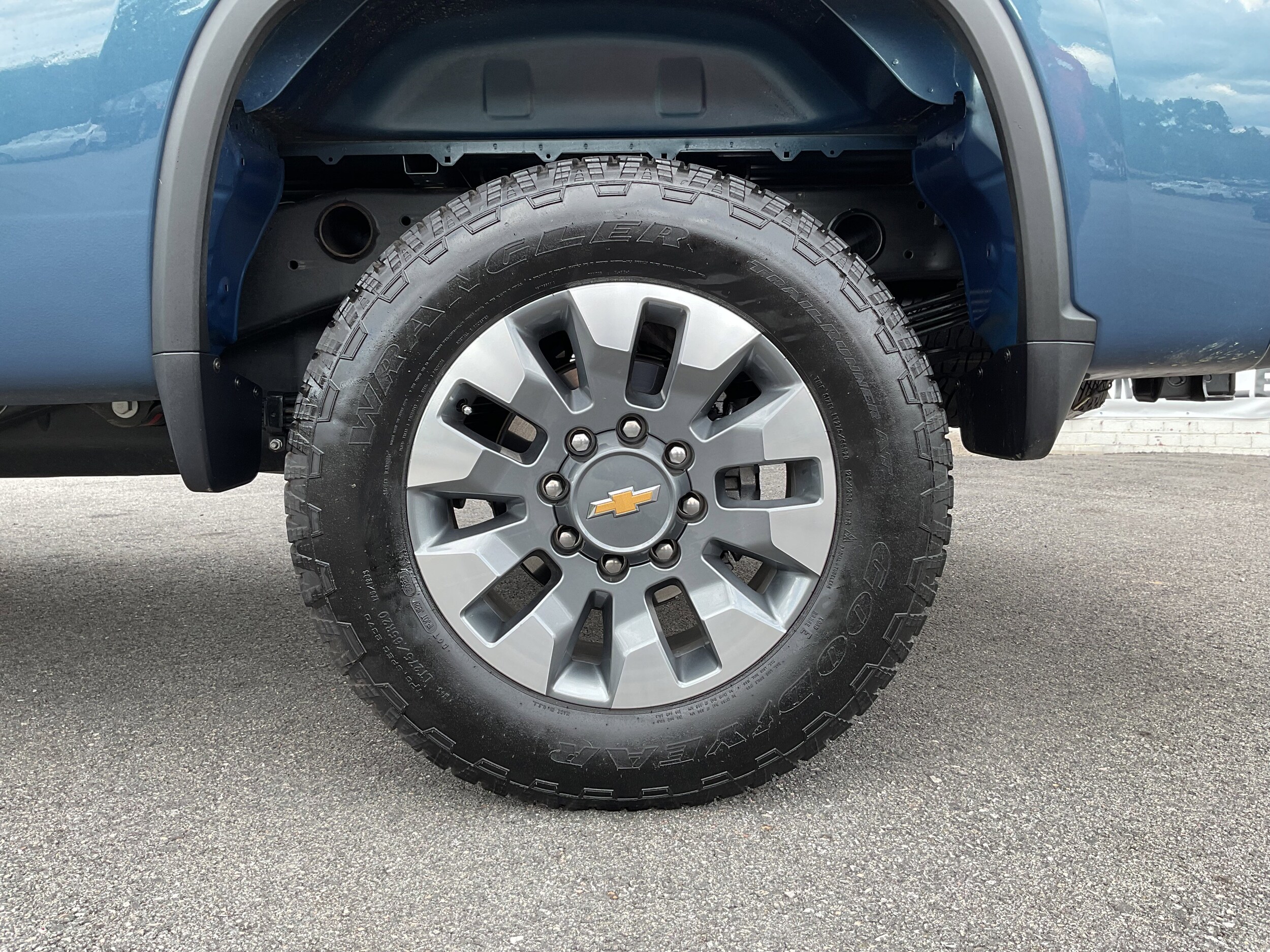 2024 Chevrolet Silverado 2500HD Custom photo 3