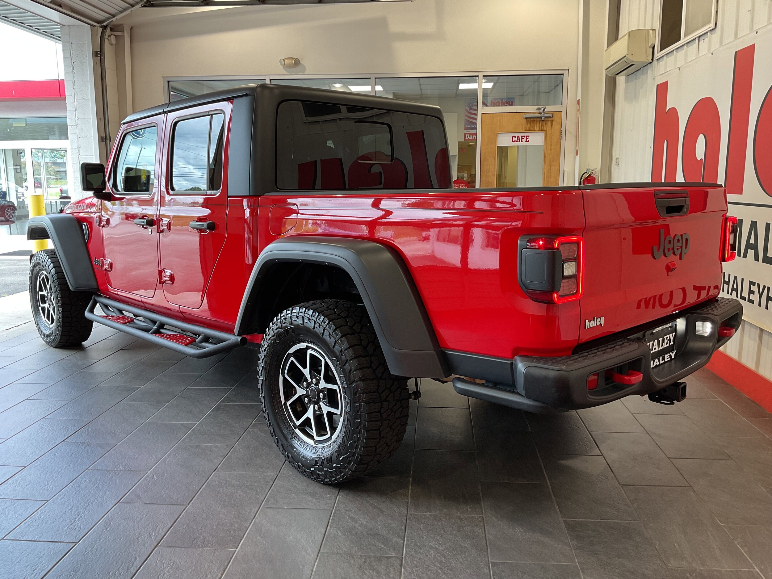 2024 Jeep Gladiator Rubicon photo 4