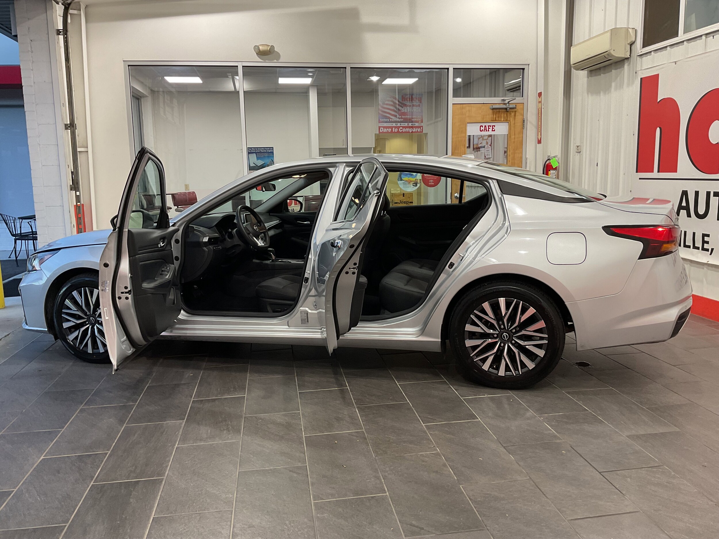 2024 Nissan Altima 2.5 SV photo 4