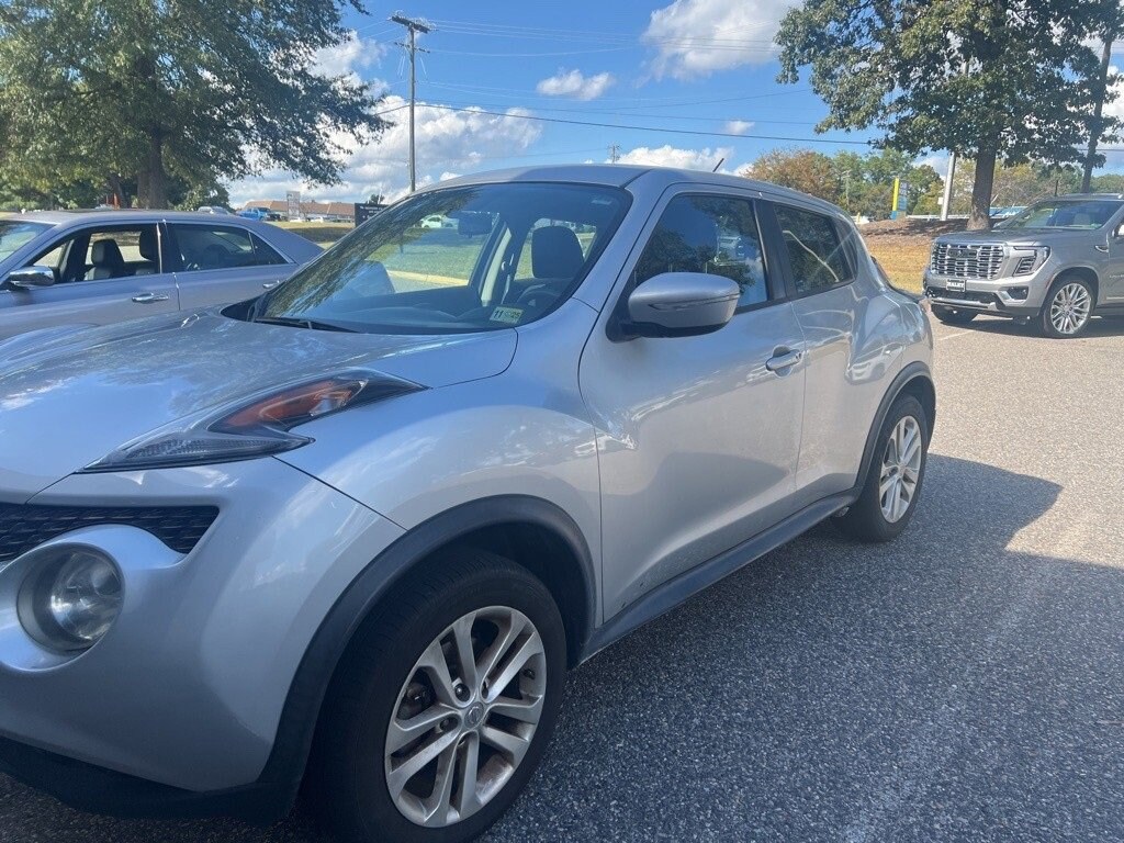2015 Nissan Juke S photo 3