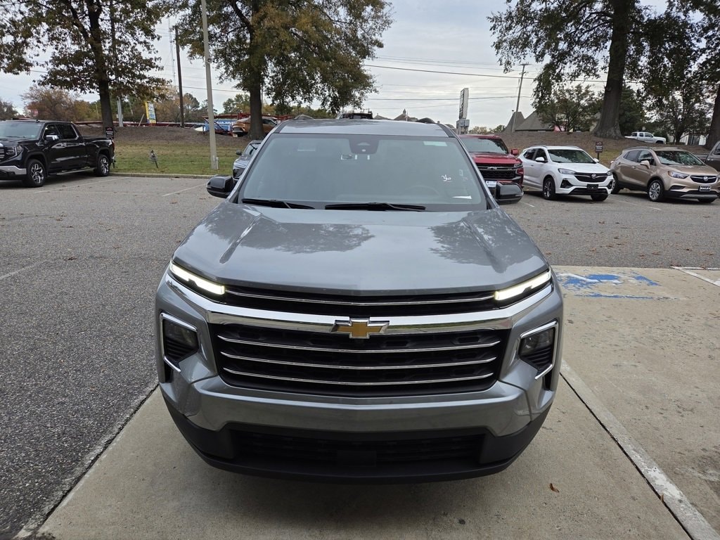 Used 2025 Chevrolet Traverse LT SUV