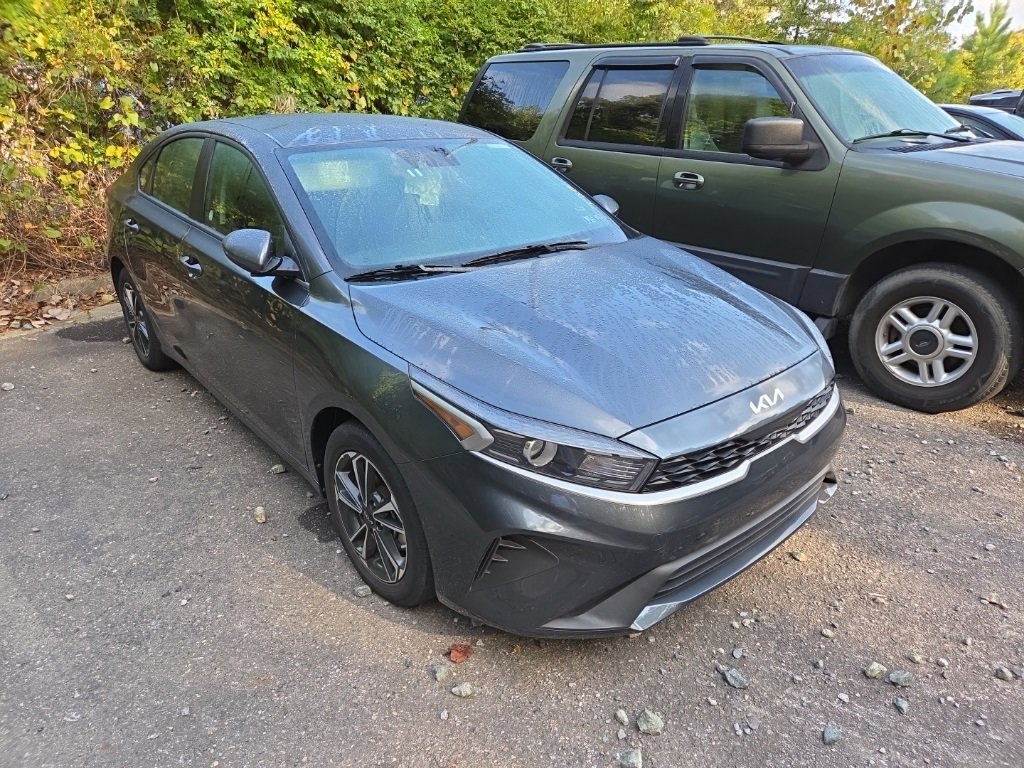 2024 Kia Forte LXS photo 3