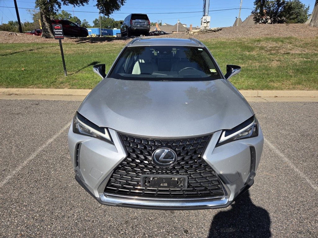 2019 Lexus UX 200 photo 2