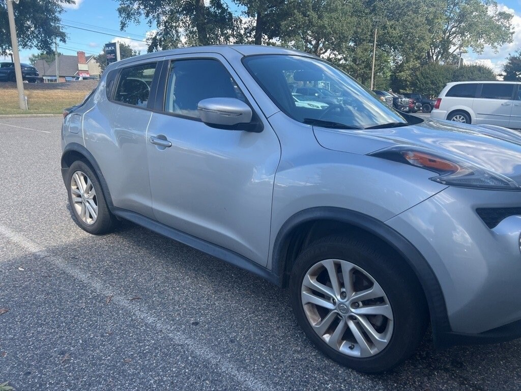 2015 Nissan Juke S photo 2