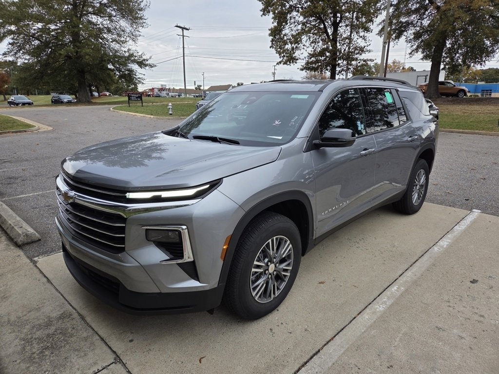 Used 2025 Chevrolet Traverse LT SUV