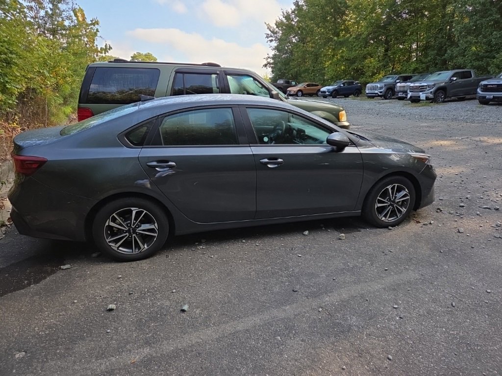 2024 Kia Forte LXS photo 4