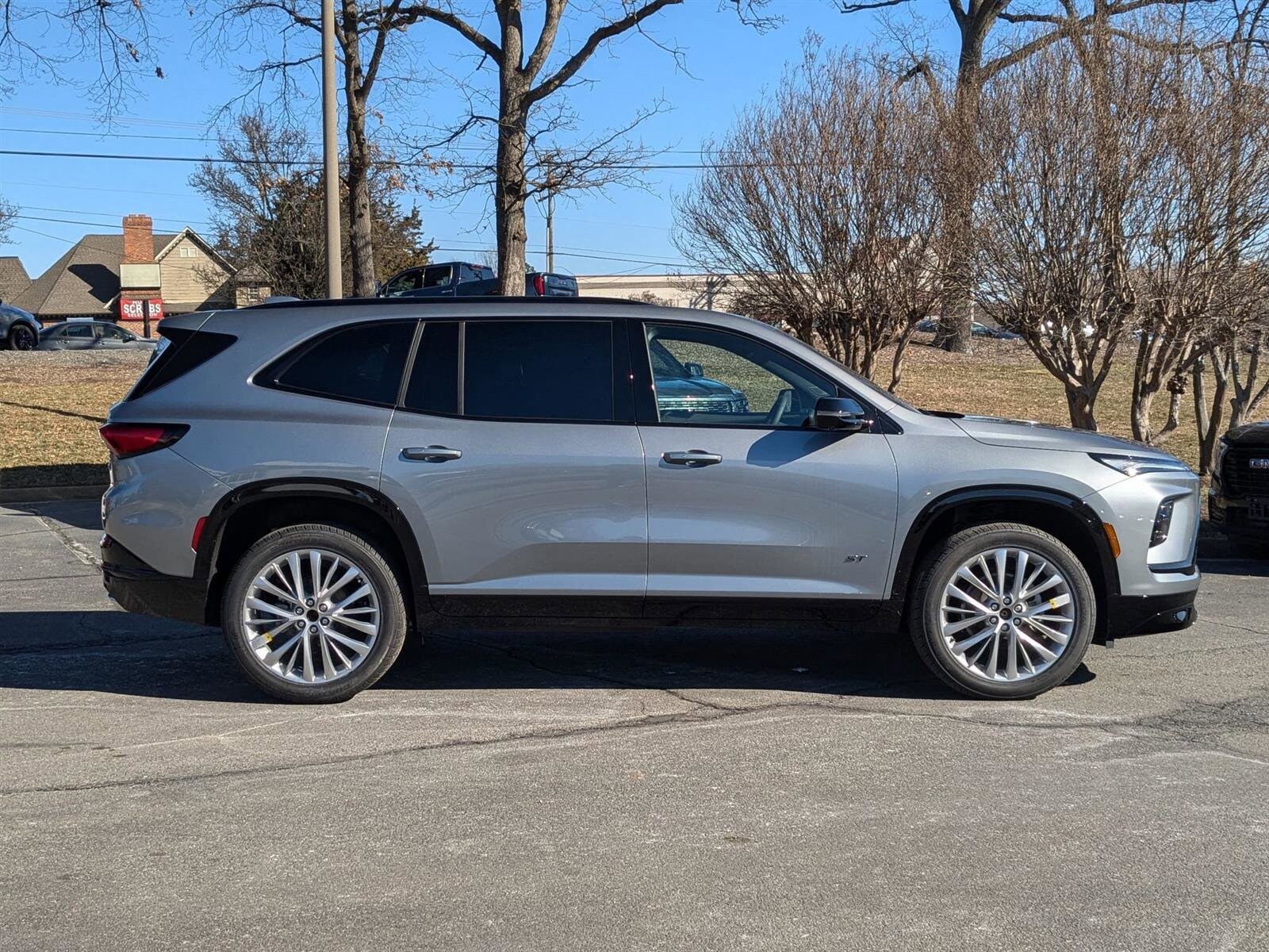 2025 Buick Enclave Sport Touring photo 2