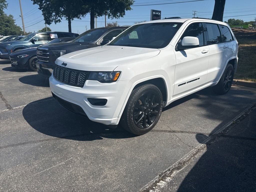 2022 Jeep Grand Cherokee Laredo X's photo