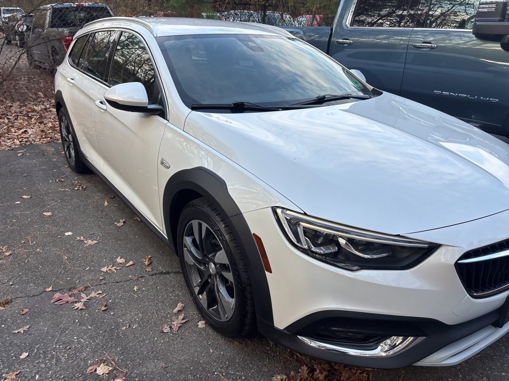 2018 Buick Regal TourX Essence photo 3
