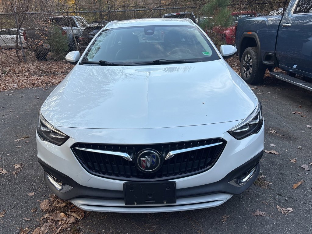 2018 Buick Regal TourX Essence photo 2