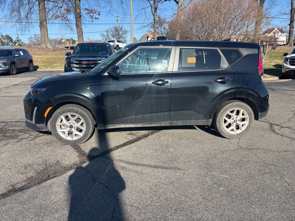 2024 Kia Soul LX's photo