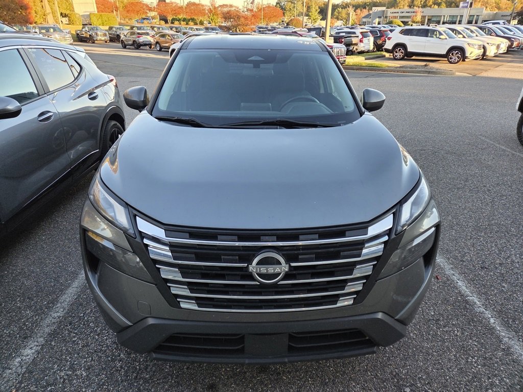 2024 Nissan Rogue SV photo 2