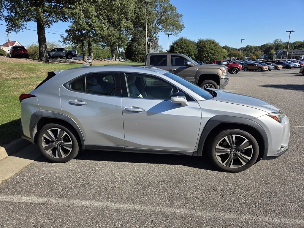 2019 Lexus UX 200 photo 4