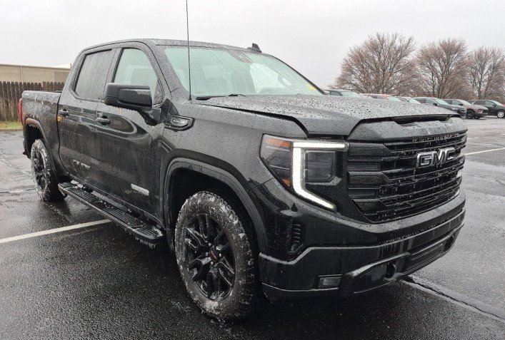 2022 GMC Sierra Elevation's photo