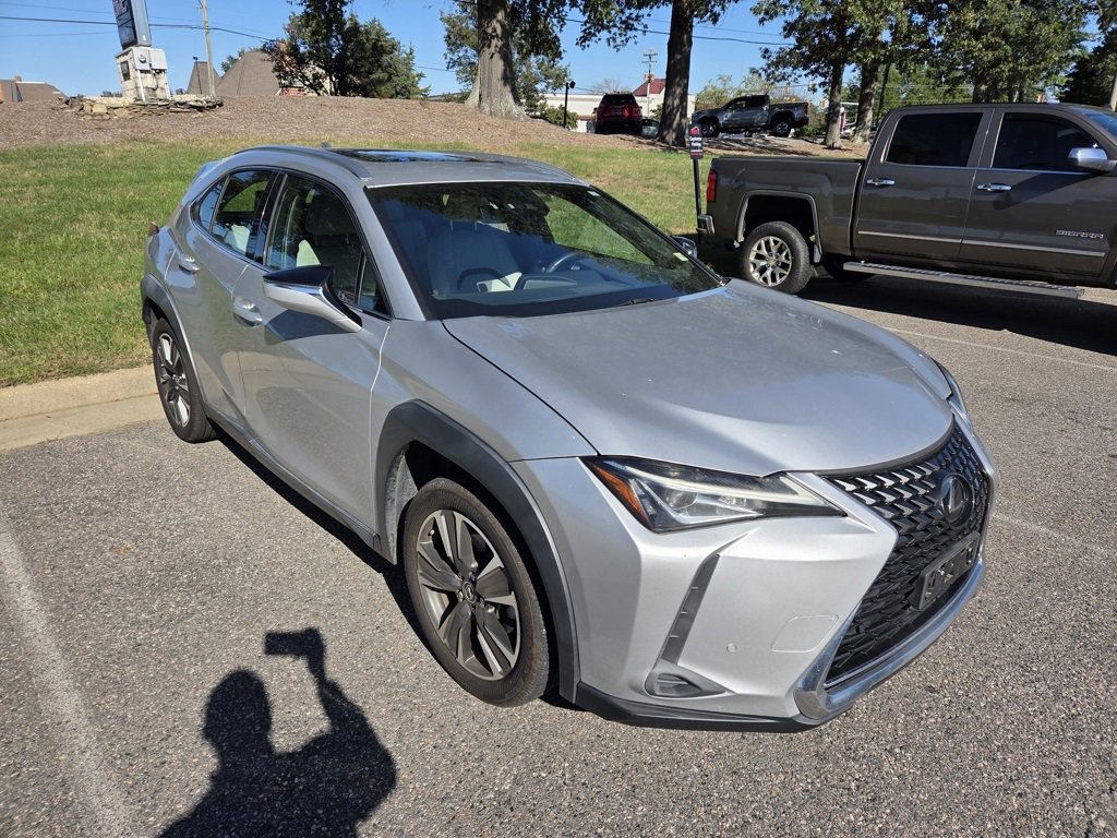 2019 Lexus UX 200 photo 3