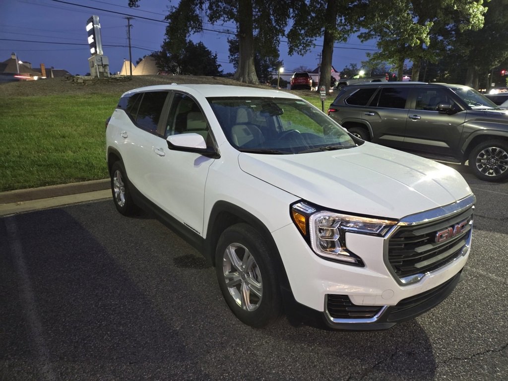 2024 Gmc Terrain SLE photo 3