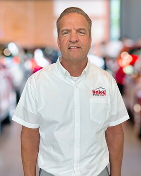 Staff member Gus Eanes from 07db148498bd