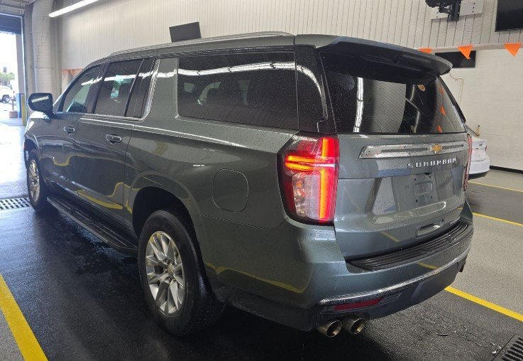 2023 Chevrolet Suburban Premier photo 3