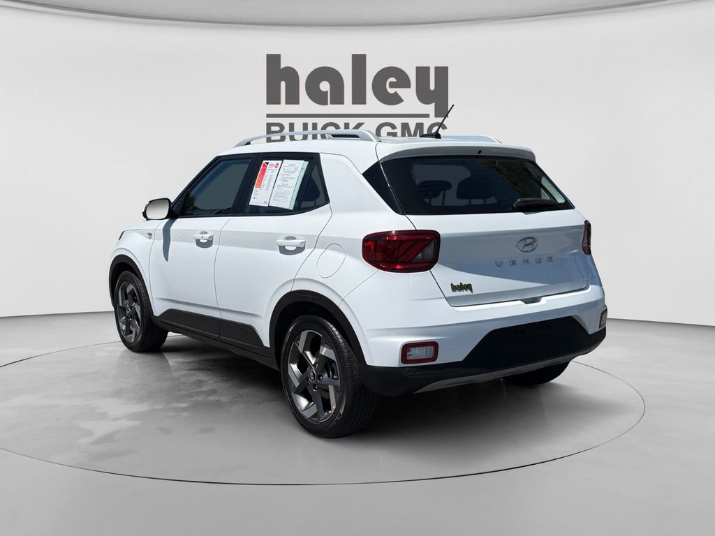 2025 Hyundai Venue SEL IVT's photo