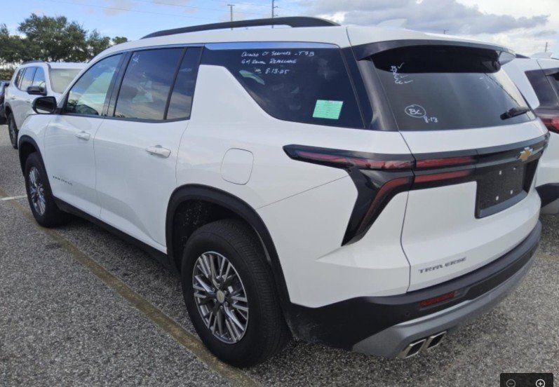 2025 Chevrolet Traverse photo 3