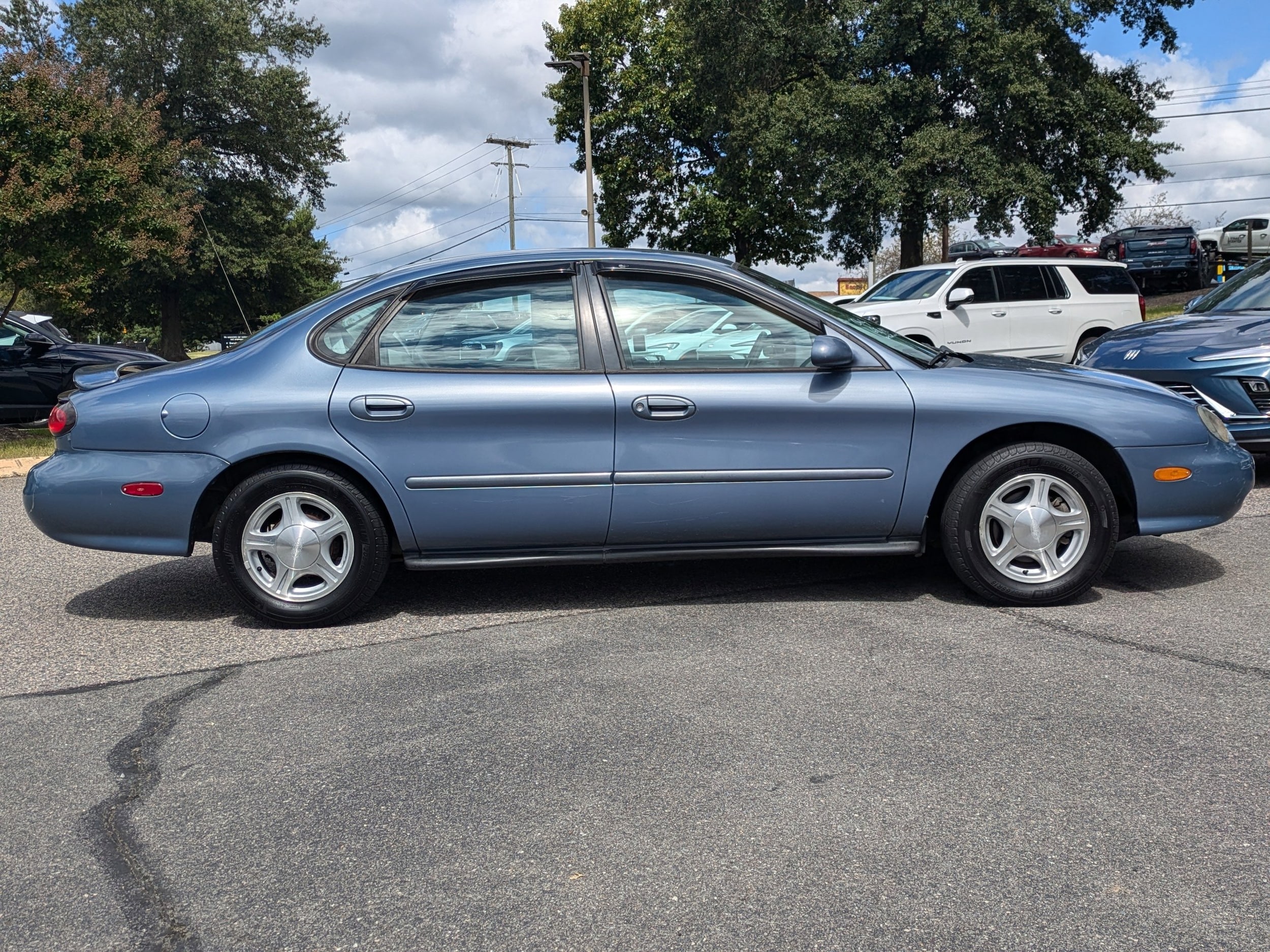 Used 1999 Ford Taurus SE with VIN 1FAFP53U8XG181566 for sale in Richmond, VA