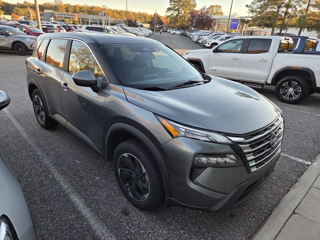 2024 Nissan Rogue SV photo 3