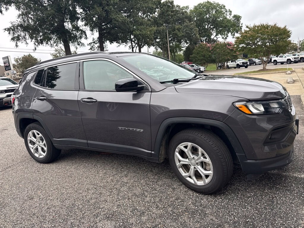 Used 2024 Jeep Compass Latitude SUV