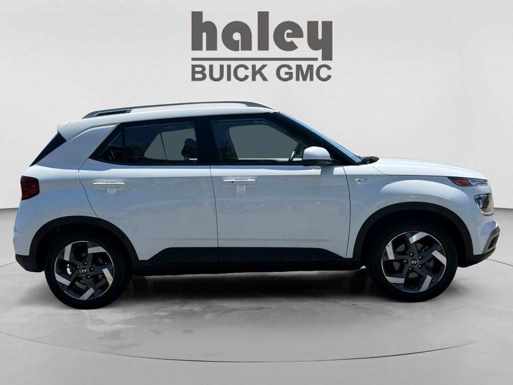 Used 2025 Hyundai Venue SEL SUV