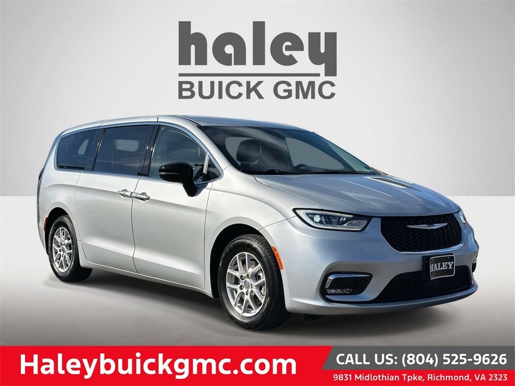 2024 Chrysler Pacifica Touring L's photo