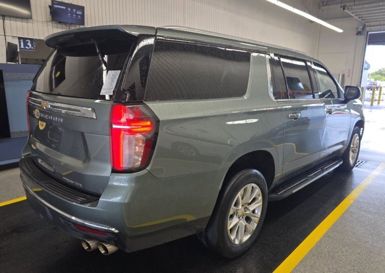 2023 Chevrolet Suburban Premier photo 2