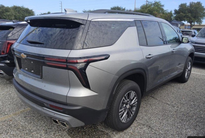 2025 Chevrolet Traverse photo 4